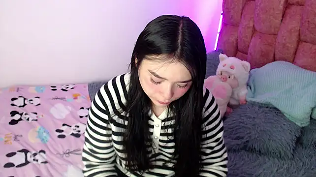 nahia__2 live cam on StripChat