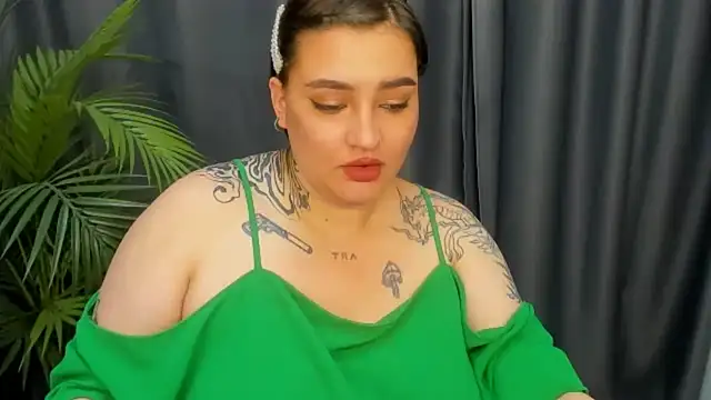 NikkiSummer live cam on StripChat