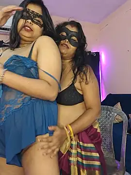 Naughty_Kayra live cam on StripChat