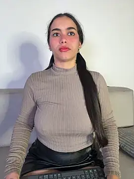 SophieRoyals live cam on StripChat