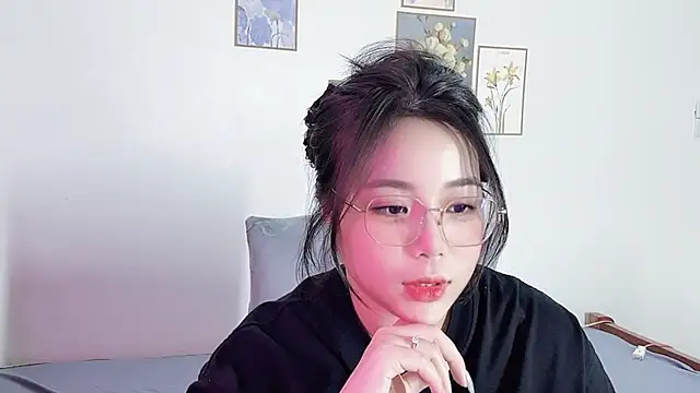 _Mia_Chubby live cam on StripChat