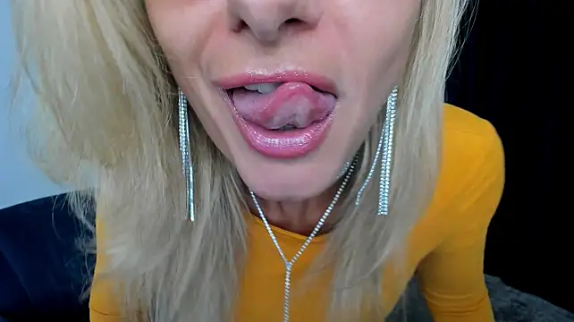 MuseOfStage live sex cam