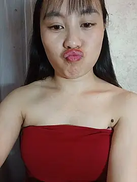 Cherry-squirtt live cam on StripChat