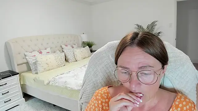 Vika73 live cam on StripChat