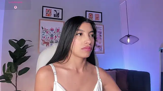 Tiffany_Low live cam on StripChat
