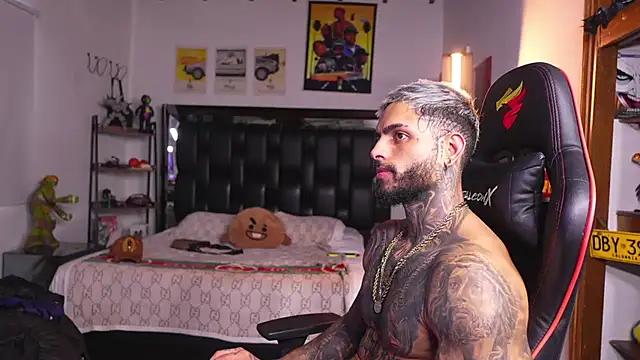 logan_hugh8 live sex cam