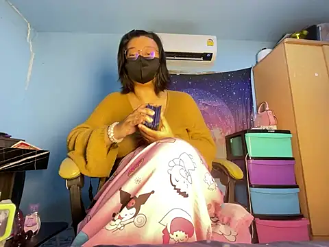 ningyiyi13 live cam on StripChat