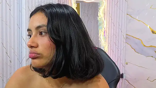 PEACHY_TAY live cam on StripChat
