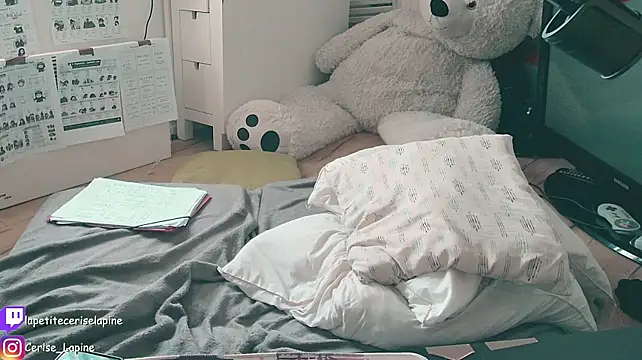 CeriseLapine live sex cam
