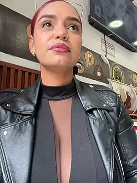 Sara-77 live sex cam