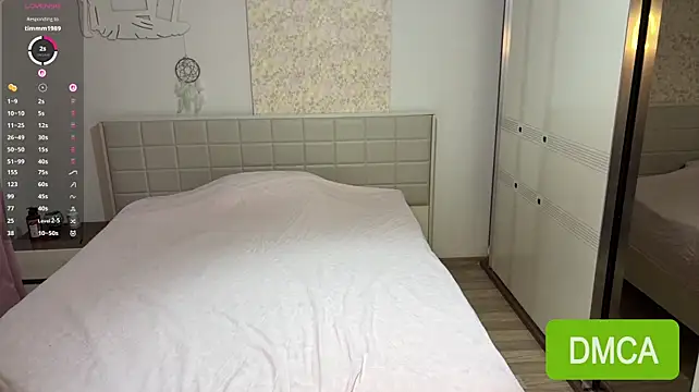 JuliaPierce live cam on StripChat
