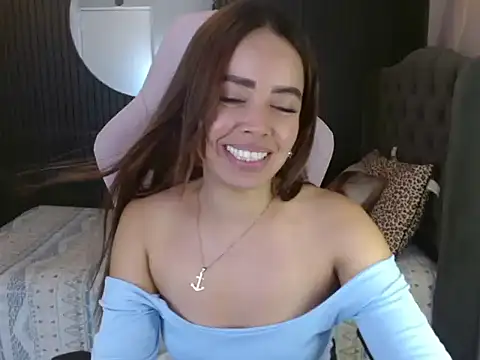 naomis_36 live cam on StripChat