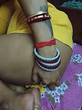 Little-Roshni live cam on StripChat