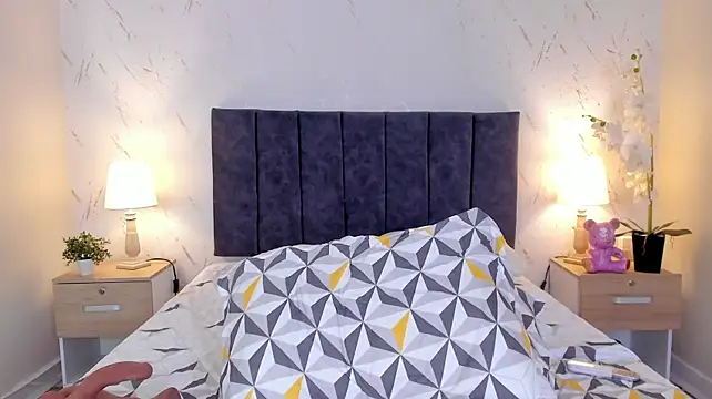 Emilly_Beaumont live cam on StripChat