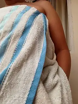 DaniellaGiraldo live cam on StripChat