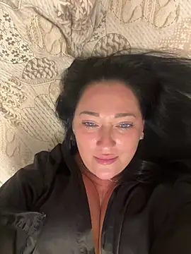 ksuha11 live cam on StripChat