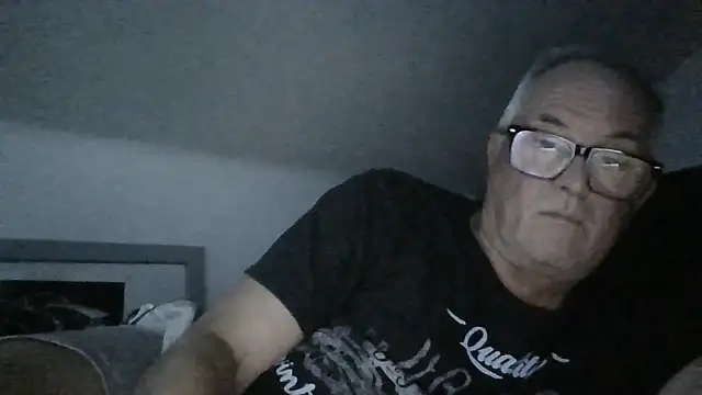 naughtygrandad1 live cam on StripChat