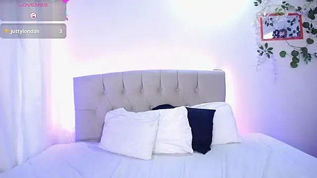 Violette-Collins live cam on StripChat