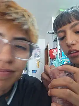Cute_hollywood1 live cam on StripChat
