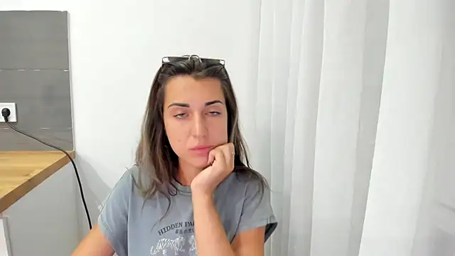 summmmersky1 live cam on StripChat