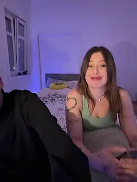 Chaos_and_cream live cam on StripChat