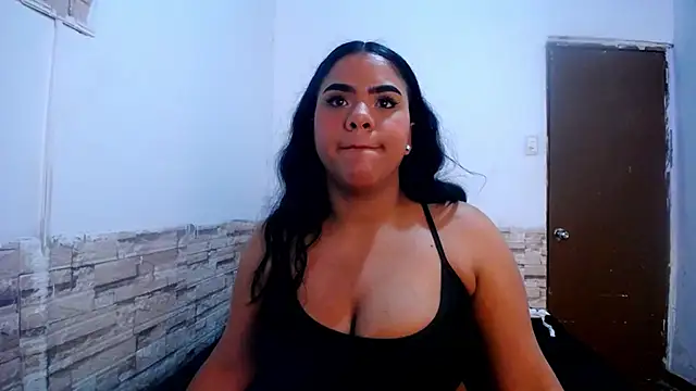 Bicky_25 live cam on StripChat
