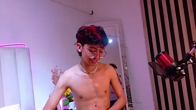 Twink_Sebas7 live sex cam