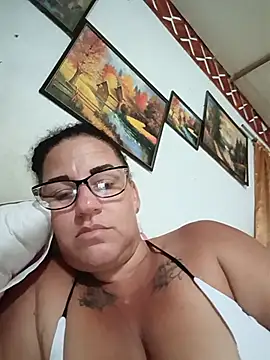 tugordita-hot live cam on StripChat