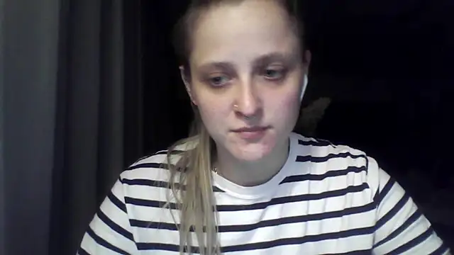 LeaWetGirl live cam on StripChat