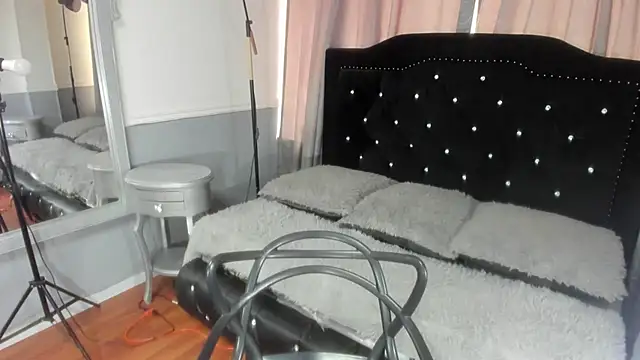 gaby_trent live cam on StripChat
