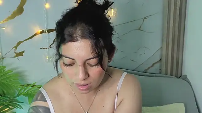 Iam_Issaa_ live cam on StripChat