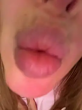 ChristinaSiemone live cam on StripChat