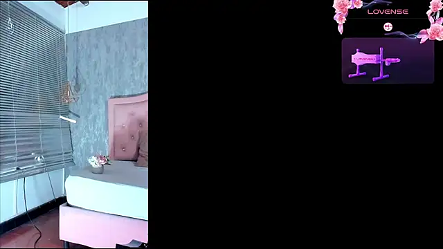 naomidibello live cam on StripChat