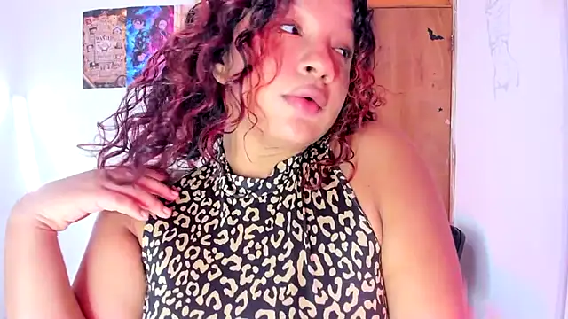 Emily_Coper18 live cam on StripChat