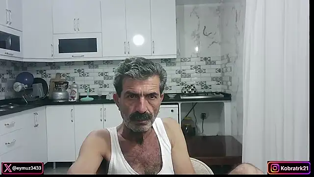 kobratrk21 live cam on StripChat