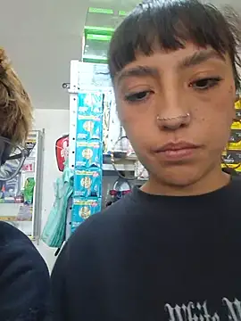 Cute_hollywood1 live cam on StripChat