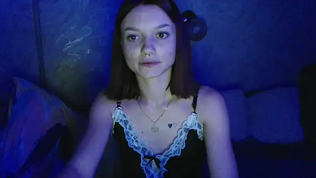Lola_SweetGlow live cam on StripChat