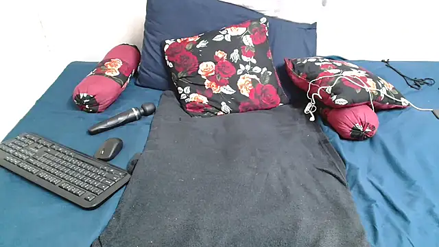 KittyPussyZA live cam on StripChat