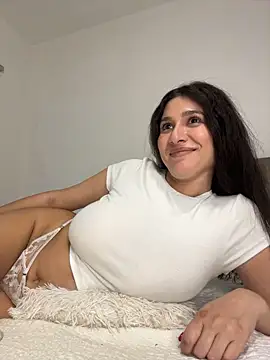 IrisBlues live cam on StripChat
