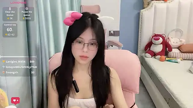 Luna-666 live cam on StripChat