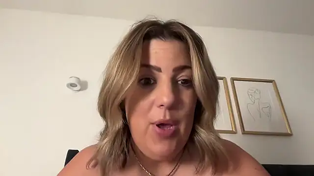 MsBelleWarick live cam on StripChat