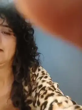 Nivelu_85 live cam on StripChat