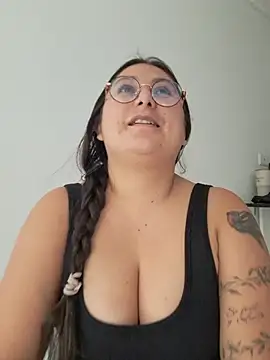 EmaTramel1 live cam on StripChat