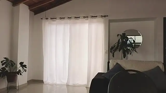 Dahiana-Walcott live cam on StripChat