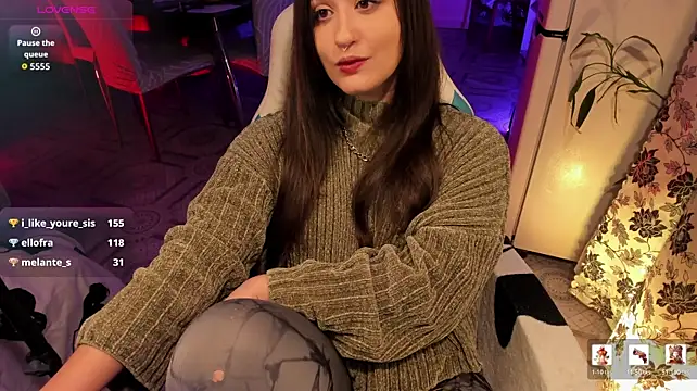 Sserendipityy live cam on StripChat