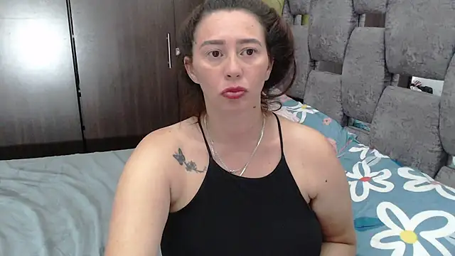 sara_hott_1 live cam on StripChat