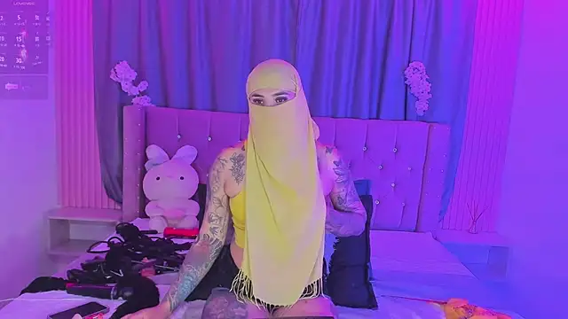 Nayla-Mouna live cam on StripChat