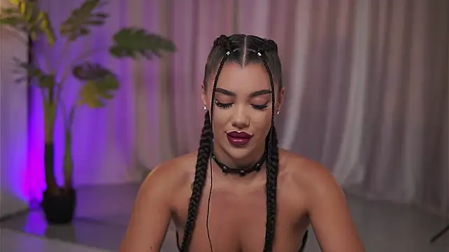 NatyDesiree live sex cam