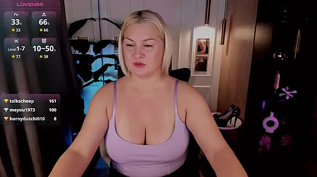 YolandaKiss live cam on StripChat