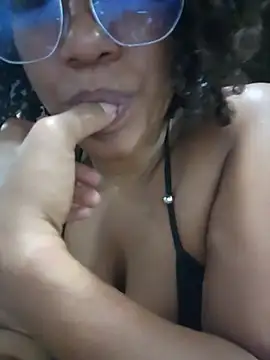 mia_rouxx1 live cam on StripChat